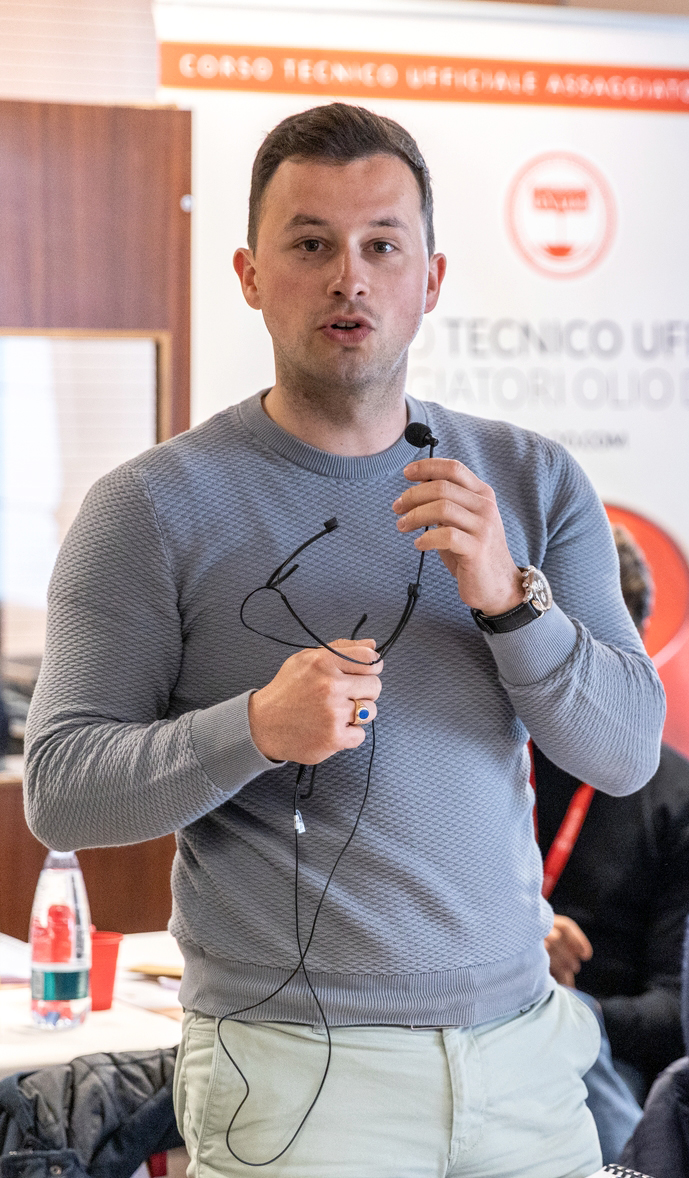 LUCAS STINZY - SOMMELIER EN HUILE DOLIVE